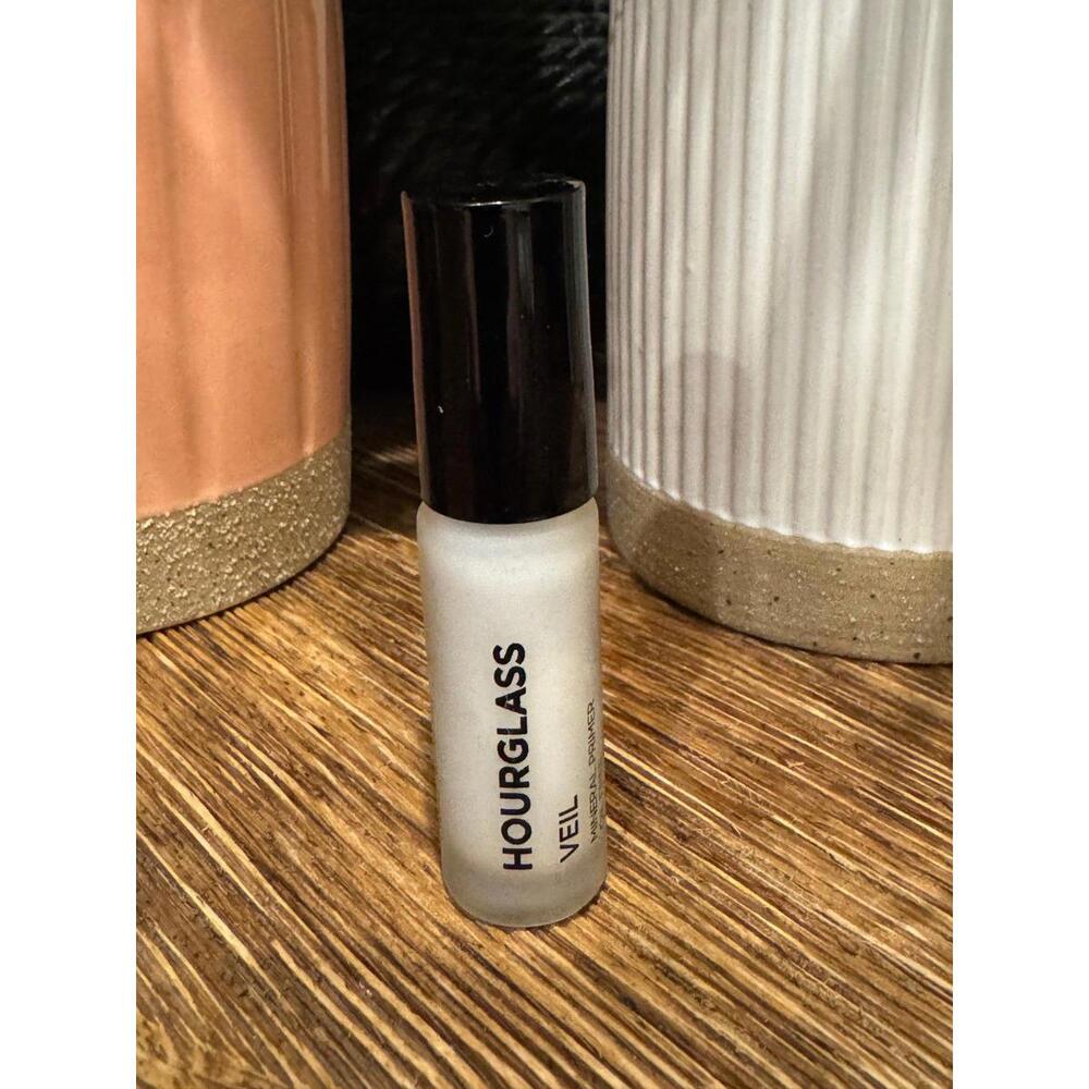 Hourglass veil primer